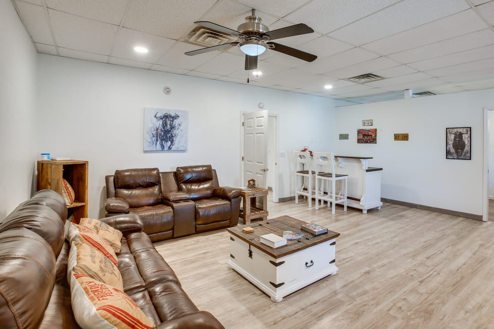8 Mi to Kentucky Downs: Quiet Getaway w/ Patio Apartment in Tennessee