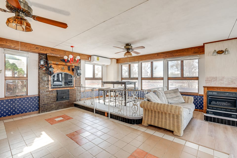 Beachfront Home ~ 7 Mi to Cape May! House in Lower Township