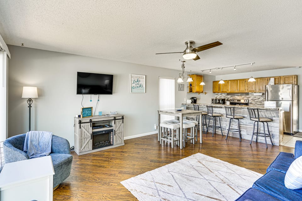 Lakefront Osage Beach Condo w/ Balcony & Pool Apartment in Osage Beach