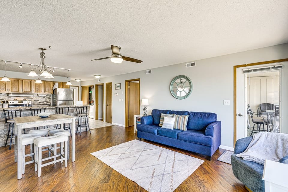 Lakefront Osage Beach Condo w/ Balcony & Pool Apartment in Osage Beach