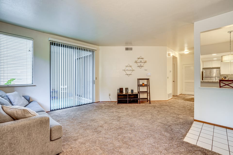 Stay & Play: Bay Area Condo w/ Community Pool! Apartment in Richmond