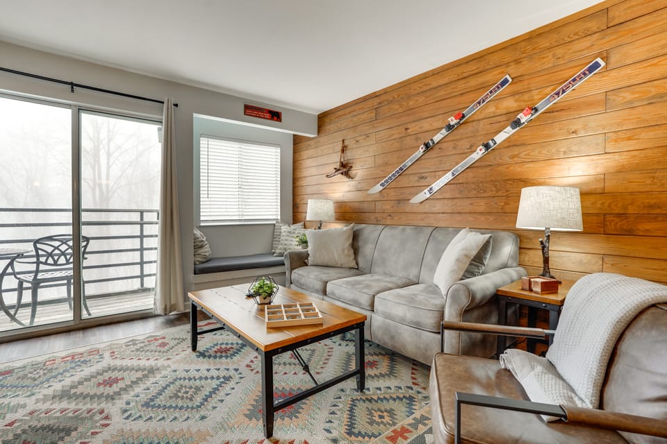 4 Mi to Dtwn Gatlinburg: Condo w/ Pool Access Apartment in Gatlinburg