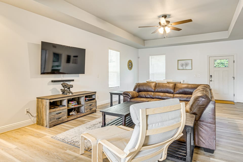 Outdoor Bar & Fire Pit: Navarre Getaway! House in Alabama
