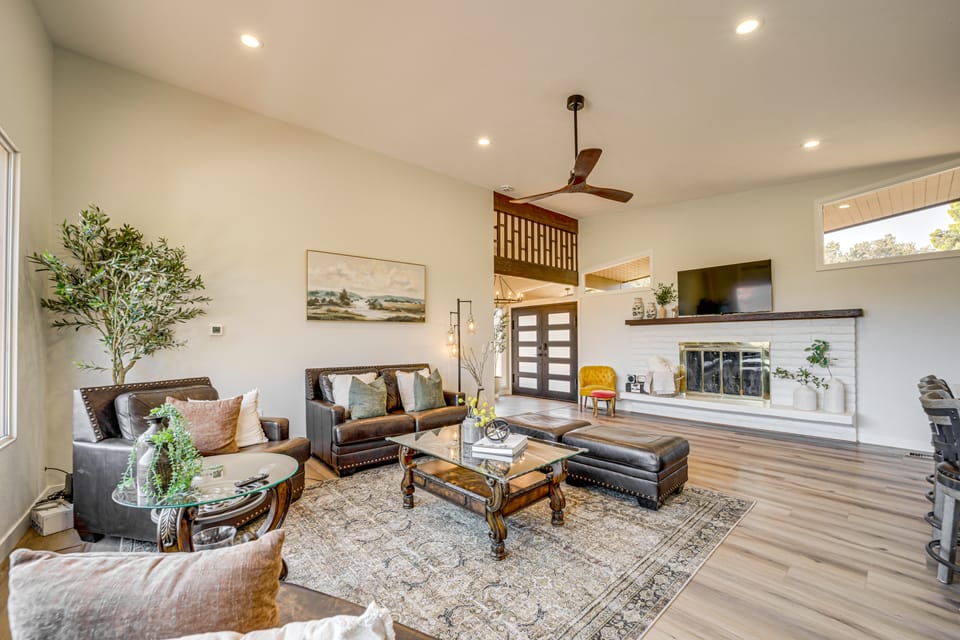 < 1 Mi to Shops: Uptown Sedona Home w/ Hot Tub! House in Sedona