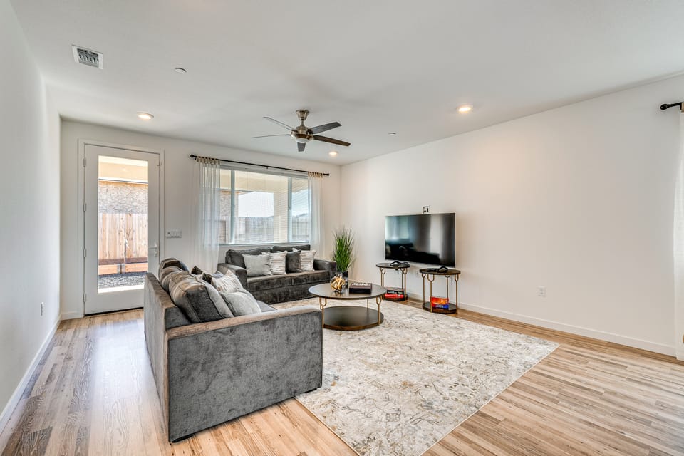 15 Mi to Dtwn Sacramento: Newly Built Home! House in Sacramento