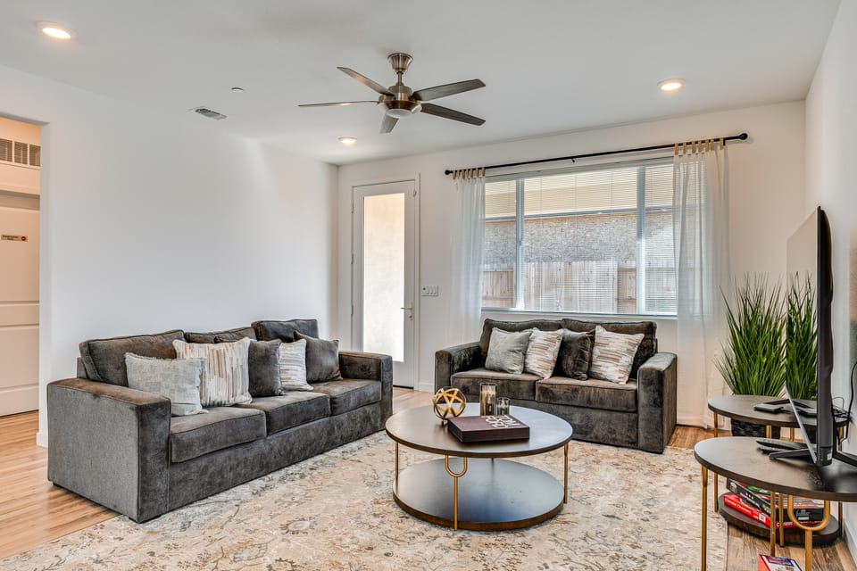 15 Mi to Dtwn Sacramento: Newly Built Home! House in Sacramento