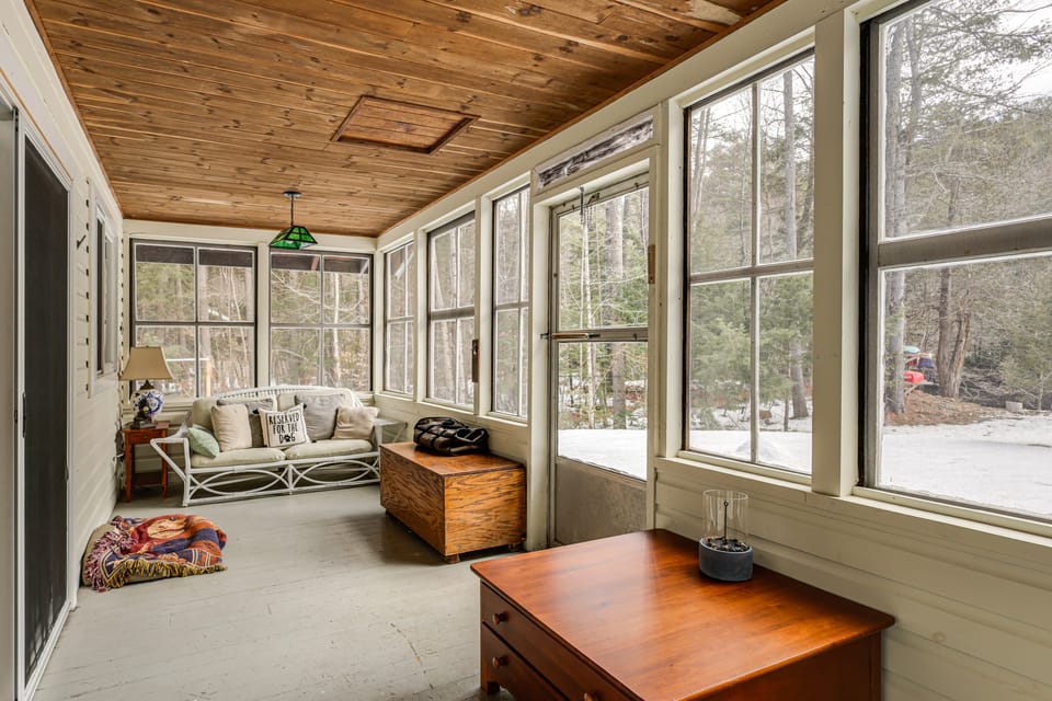 Winter Cabin w/ Hot Tub in Schroon Lake, NY! House in Adirondack Mountains