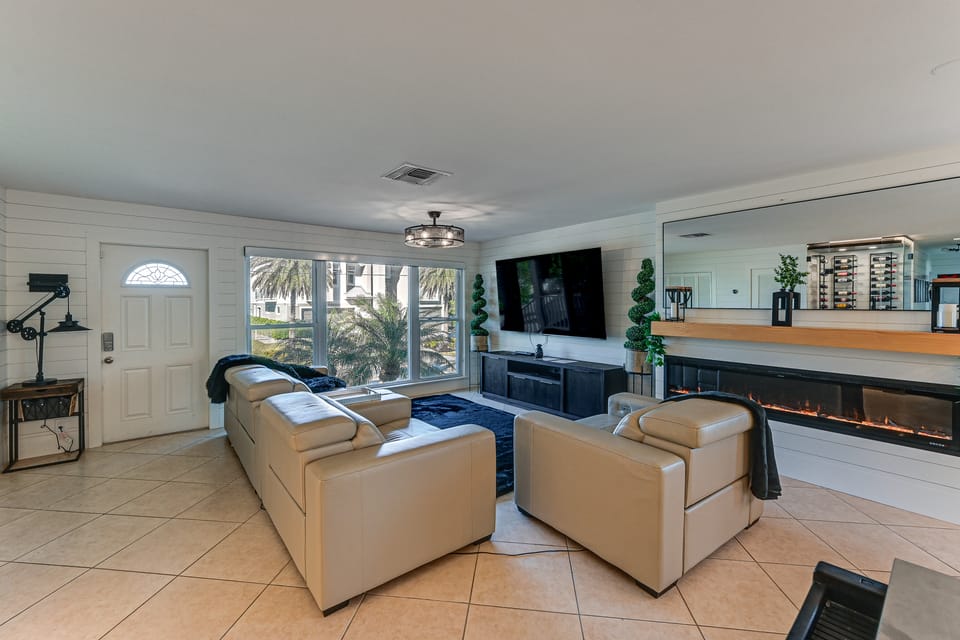 1 Mi to Bonita Beach Park: Chic Canal-Front Home! House in Bonita Springs