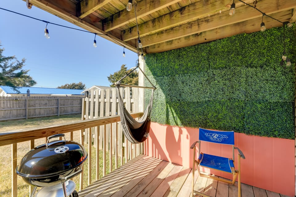 Walk to Atlantic Beach: Townhome w/ Patio! Apartment in Atlantic Beach