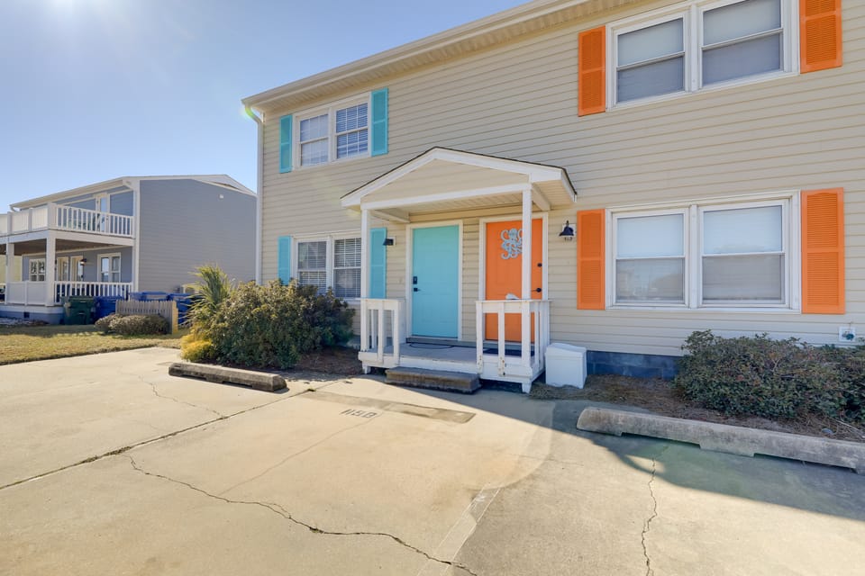 1/2 Mi to Atlantic Beach: Townhome w/ Balcony! Apartment in Atlantic Beach