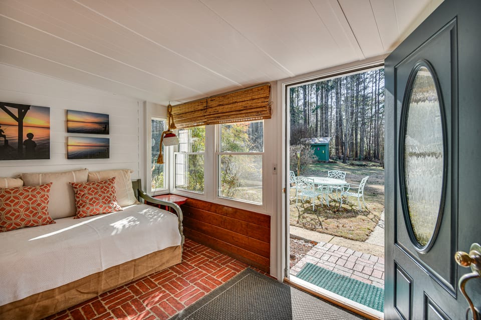 Waterfront Reedville Retreat w/ Hot Tub + Dock House in Virginia
