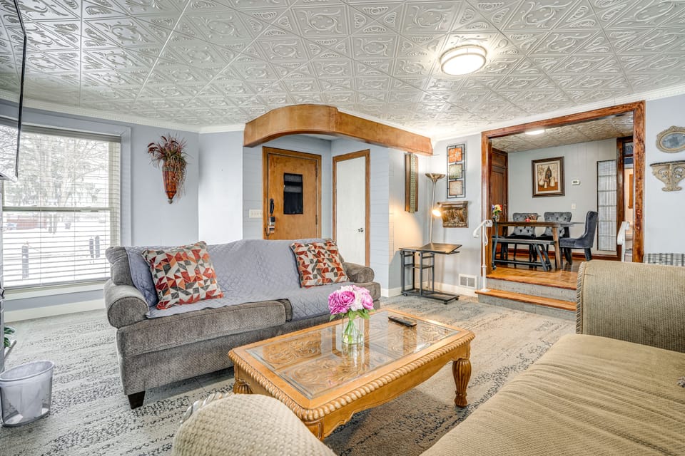 4 Mi to Dtwn Kalamazoo: Central Apt Apartment in Kalamazoo