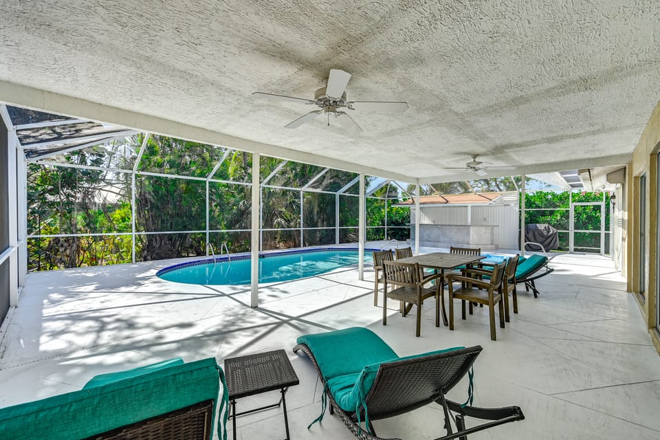 Hot Tub & Outdoor Pool: Bonita Springs Getaway! House in Bonita Springs