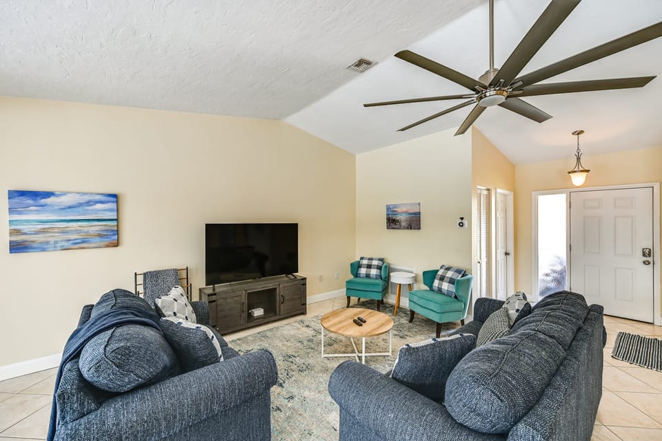 Hot Tub & Outdoor Pool: Bonita Springs Getaway! House in Bonita Springs