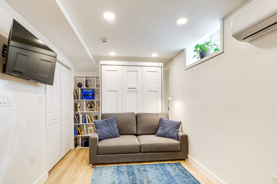 7 Mi to National Mall: Bright DC Studio! Apartment in Silver Spring