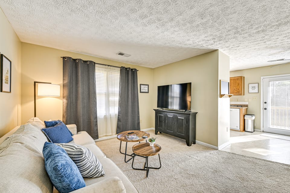 Family Home w/ Ping-Pong & Fire Pit in Lexington House in Lexington