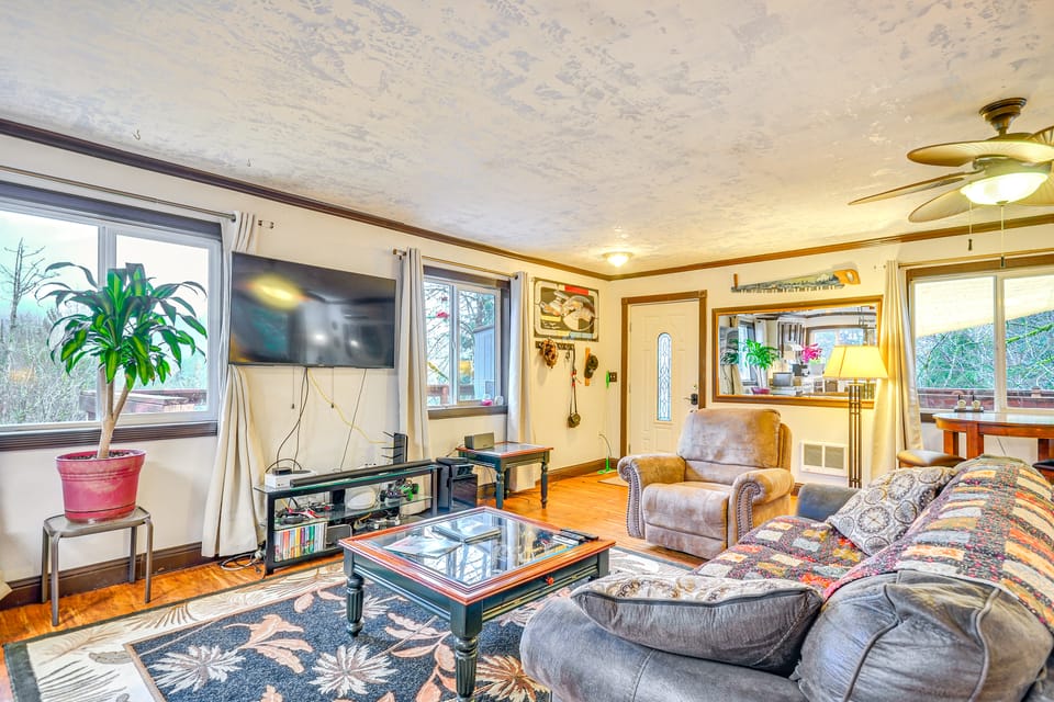 4 Mi to Sandy, Oregon: Studio w/ Mtn View Apartment in Clackamas County