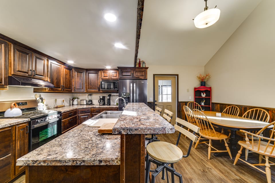 Covered Porch & Grill: 1-Acre Property in Bristow! House in Nebraska