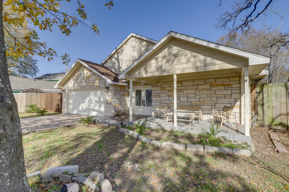 Pool Table & Patio w/ Bar: Spacious Houston Gem! House in Houston