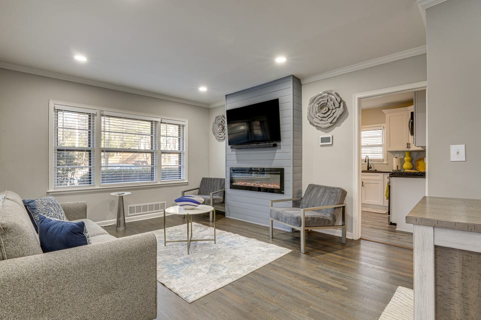 Chic ATL Stay 2 Mi to Midtown, Near Int’l Soccer Apartment in Buckhead