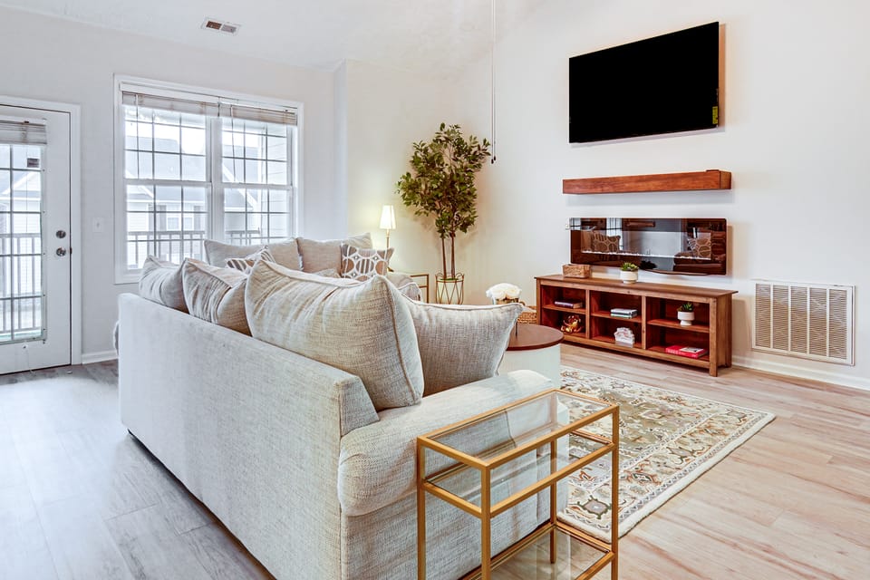 9 Mi to Dtwn Fayetteville: Condo w/ Pool Access! Apartment in Fayetteville