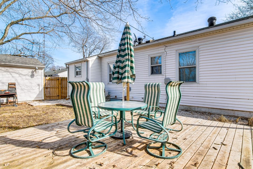 < 1 Mi to Route 66: Home w/ Large Yard! House in Illinois