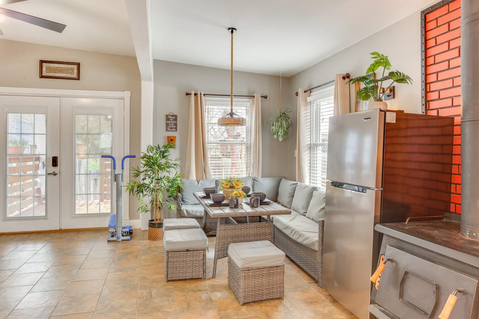 10 Mi to Dtwn Kansas City: Cozy Studio w/ Grill! Apartment in Kansas City