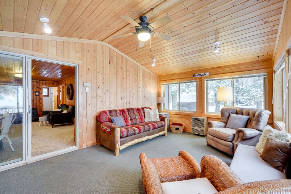 Charming Cabin on Grindstone Lake House in Lac Courte Oreilles