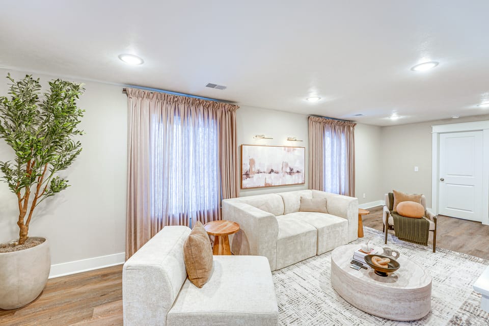 Serene & Updated Escape: 1 Mi to Heritage Landing House in Muskegon