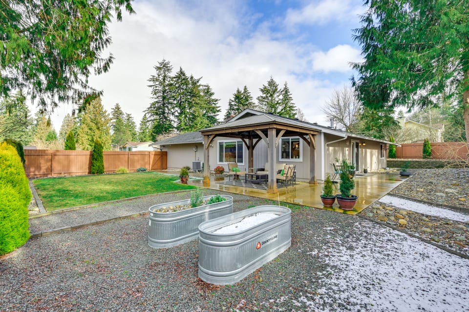 2 Mi to State Fair: Puyallup Home w/ Private Yard! House in Puyallup