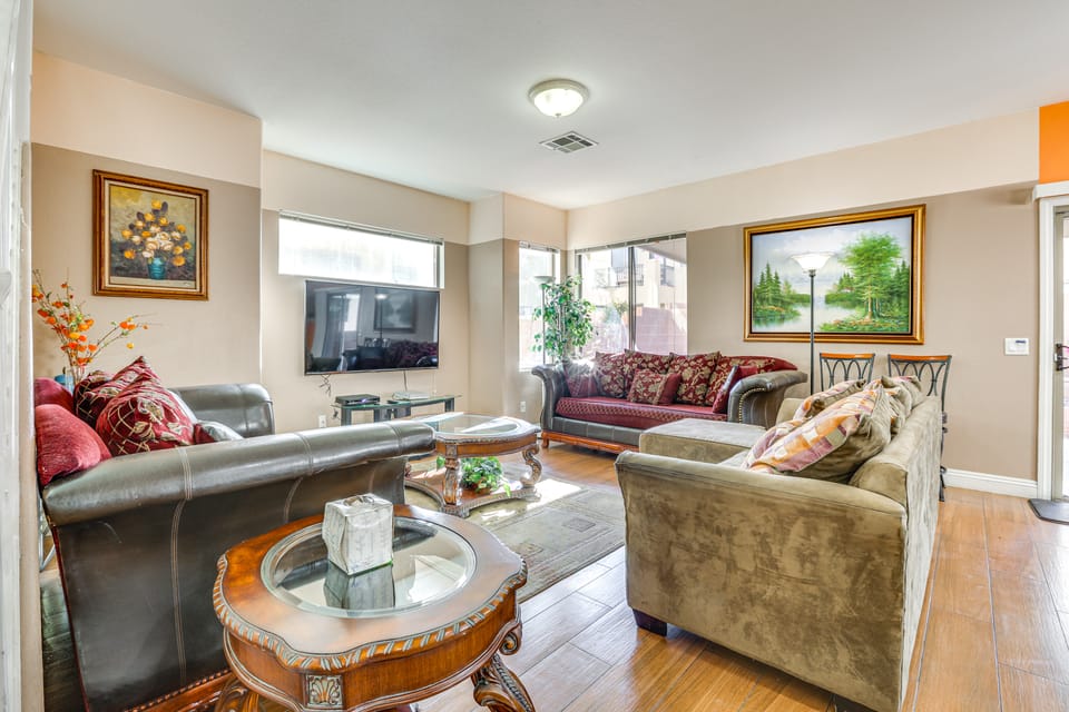 Stay & Play in Las Vegas: Spacious Home for Groups House in Spring Valley