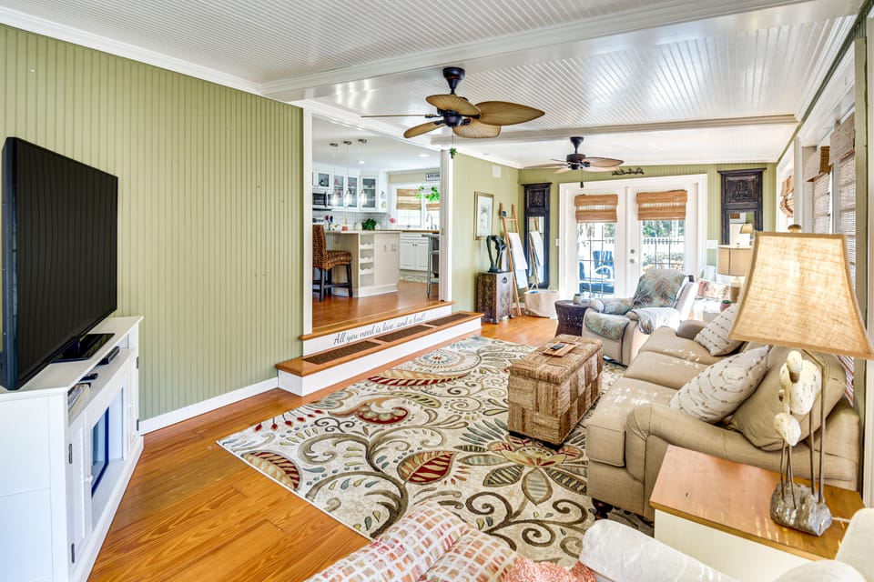 < 1 Mi to Boat Ramp: Canal-Front Retreat in Astor! House in Astor