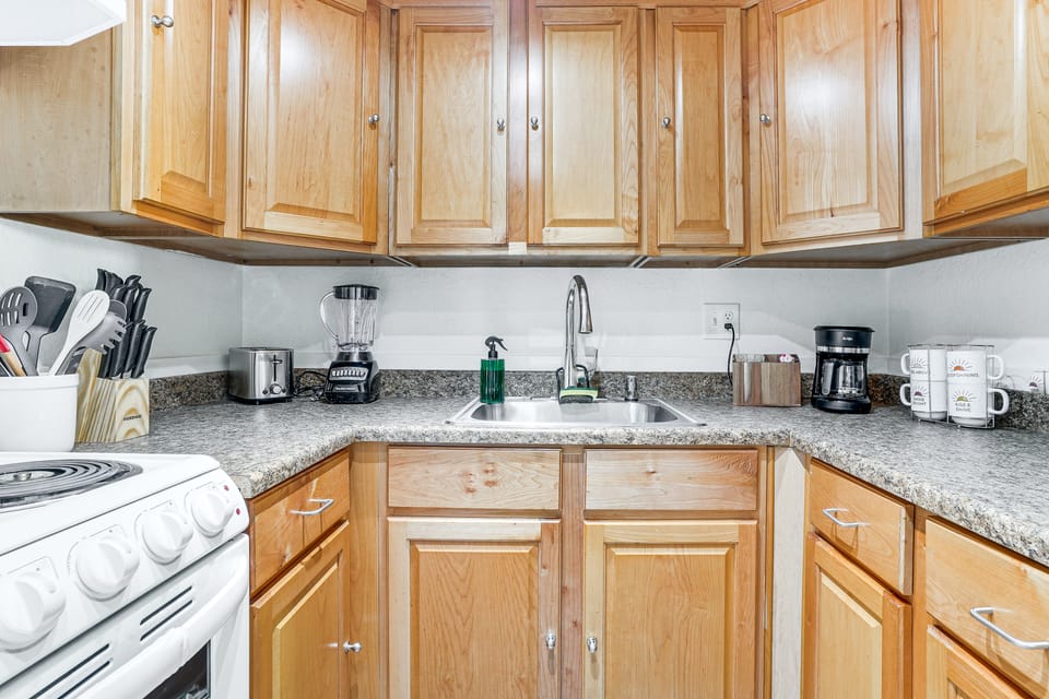 4 Mi to Surprise Stadium: Condo w/ Pool! Apartment in Surprise