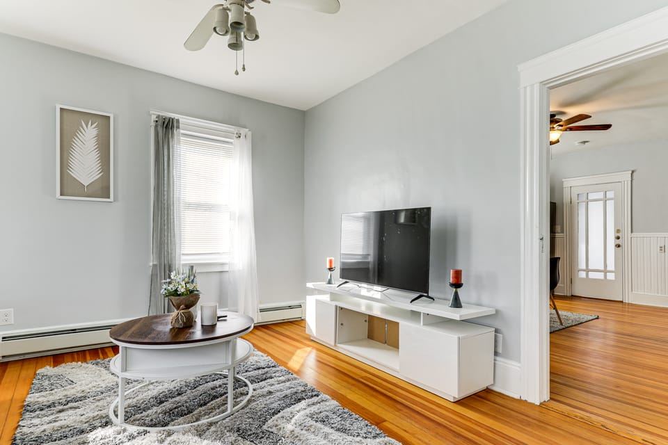 5 Mi to Brown U: Pet-Friendly Apt, Walk to Dining! Apartment in North Providence