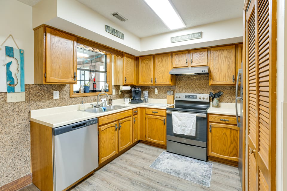 Cozy Home w/ Fenced Backyard in Sunset Beach! House in Calabash