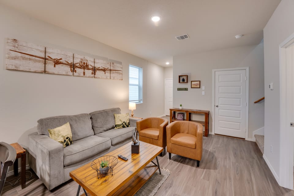 6 Mi to Lackland AFB: Hot Tub, Pool & Game Room! House in San Antonio