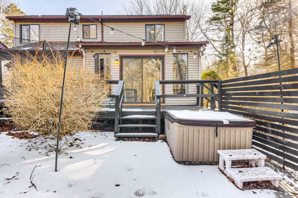 Hot Tub & Game Room: Long Pond Getaway! House in Pocono Mountains