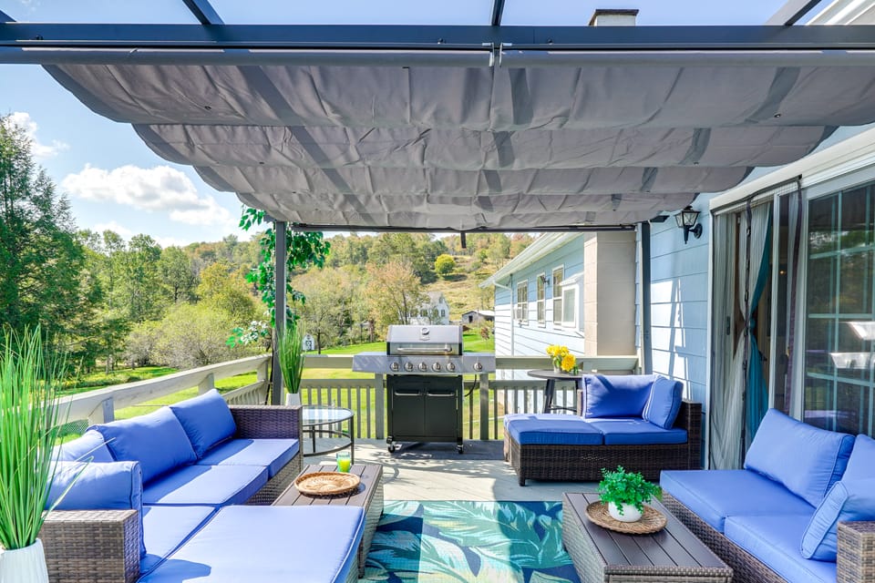 Creekside Catskills Retreat: Deck, BBQ, & Firepit House in Hudson Valley