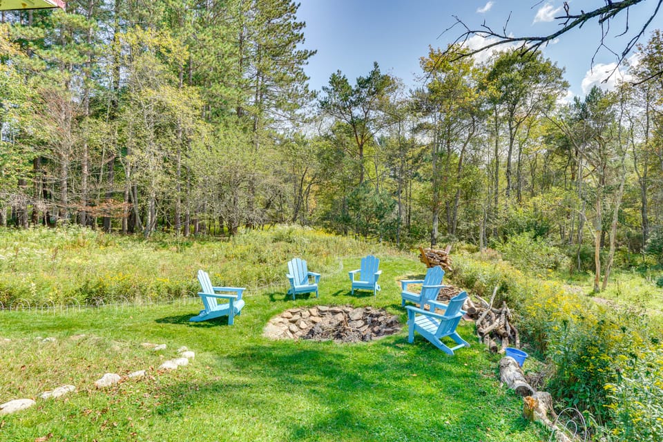 Creekside Catskills Retreat: Deck, BBQ, & Firepit House in Hudson Valley