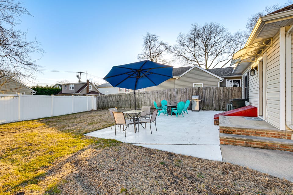 Walk to Beach: Keansburg Home w/ Patio & Fire Pit! House in Middletown