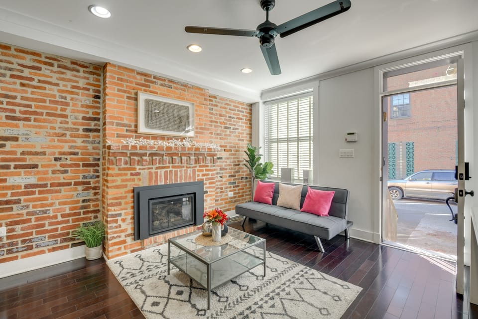 Rooftop Patio w/ View: Baltimore Retreat Apartment in Baltimore