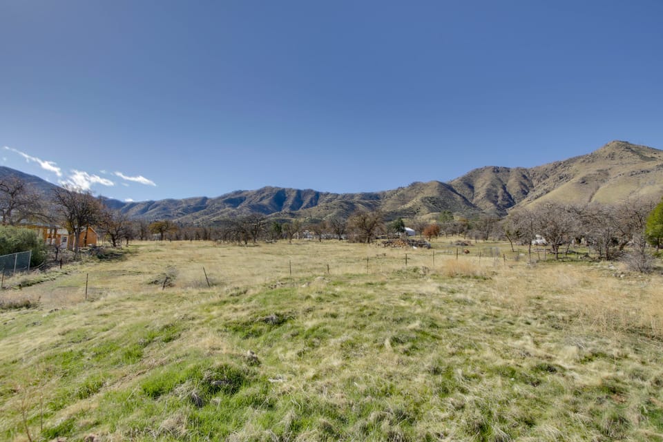 6 Mi to Lake Isabella: Mountain Mesa Getaway House in Sierra Nevada
