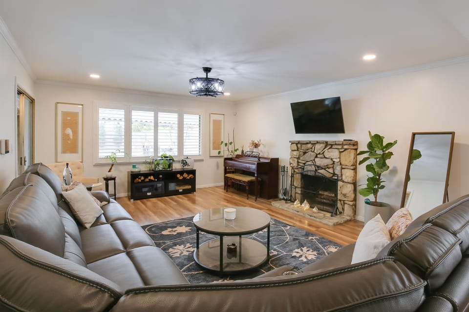 10 Mi to Redondo Beach: Carson Home w/ Pool Table! House in Carson