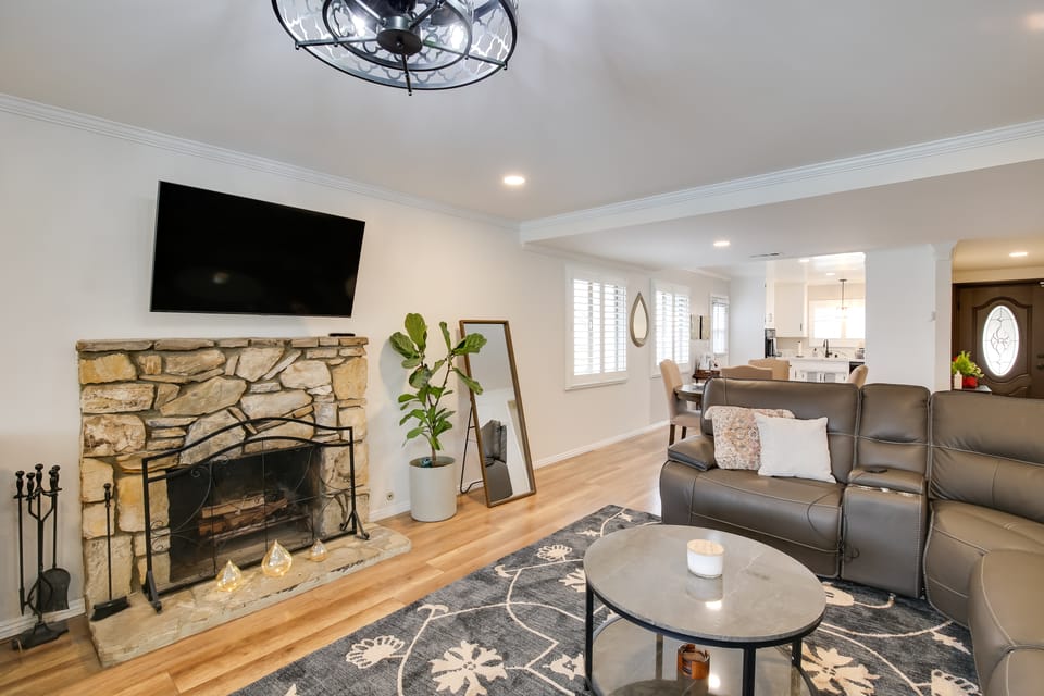 10 Mi to Redondo Beach: Carson Home w/ Pool Table! House in Carson