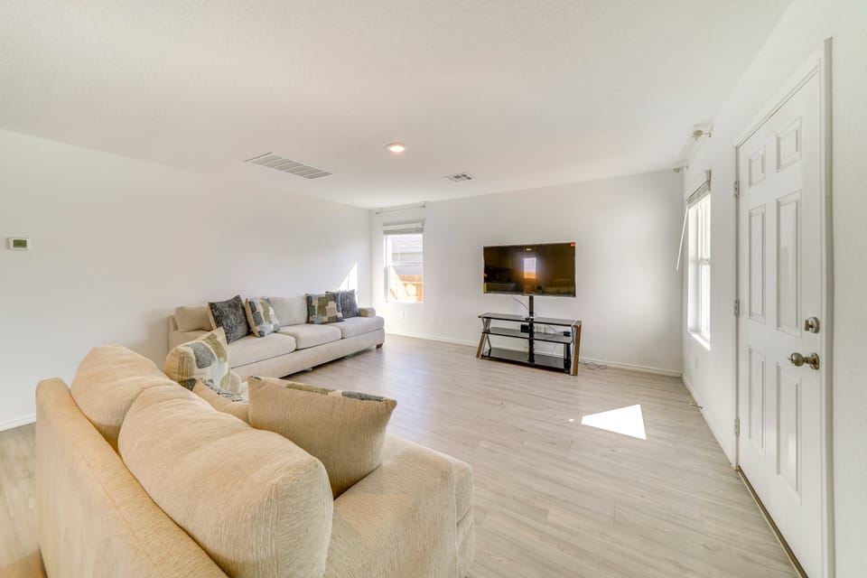 7 Mi to Alamo Ranch Mall: Home w/ Large Yard! House in San Antonio