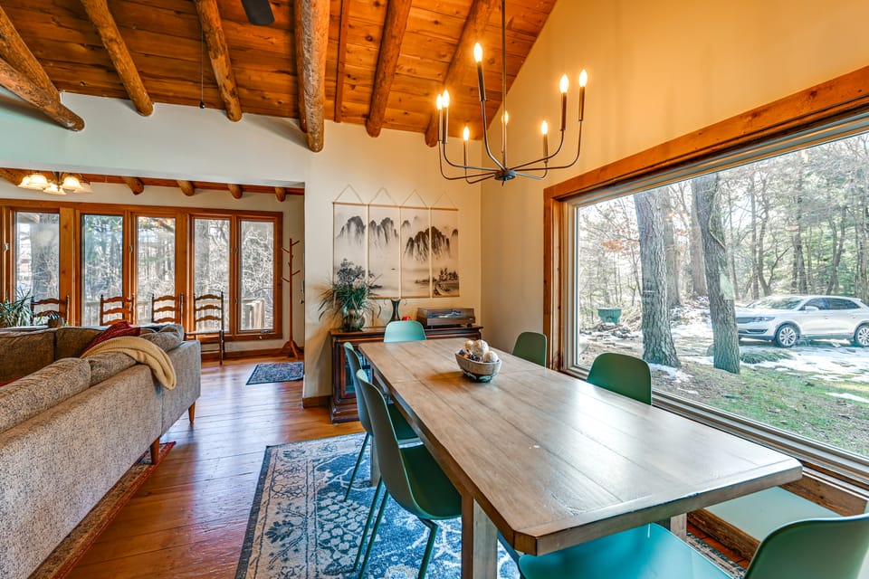 Waterfront Log Cabin in Kentucky: Fire Pit, Grill! House in Kentucky