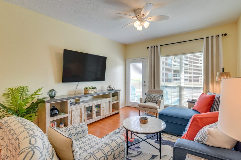 1 Mi to Shore! Quiet Galveston Gem w/ Pool Access Apartment in Texas City