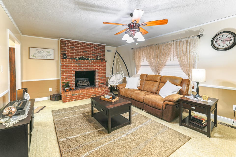 6 Mi to Salisbury: Forest-View Sanctuary! House in Worcester County