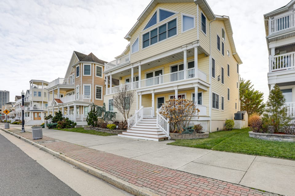 Steps to Shore: Spacious Atlantic City Retreat! House in Brigantine
