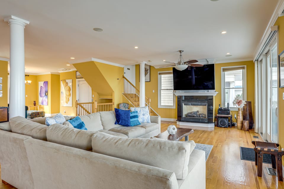 Steps to Shore: Spacious Atlantic City Retreat! House in Brigantine